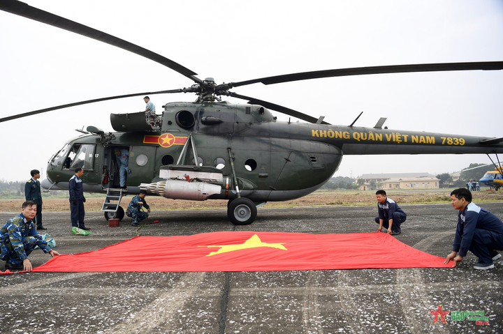 Những 'sứ giả bầu trời' sẵn sàng trước ngày hội - 13