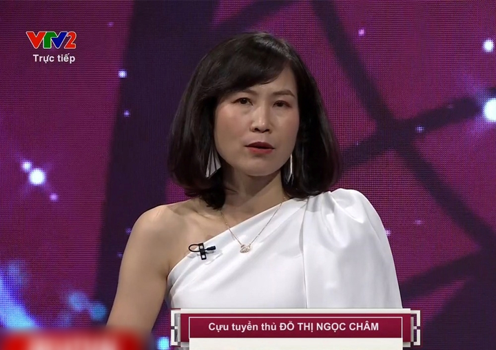 Nữ cầu thủ thay dàn hot girl bình luận World Cup gây sốt mạng xã hội - 1