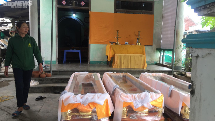 Xe tải lùi cán chết 3 người: Nam quân nhân đau đớn về gặp mẹ và 2 em lần cuối - 1