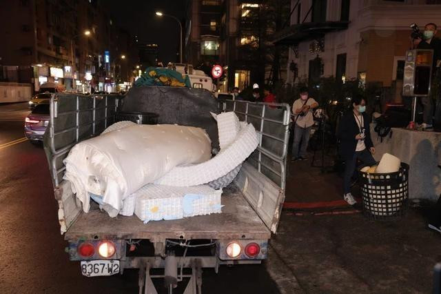 Trò hề hậu ly hôn của Từ Hy Viên - Uông Tiểu Phi - 5