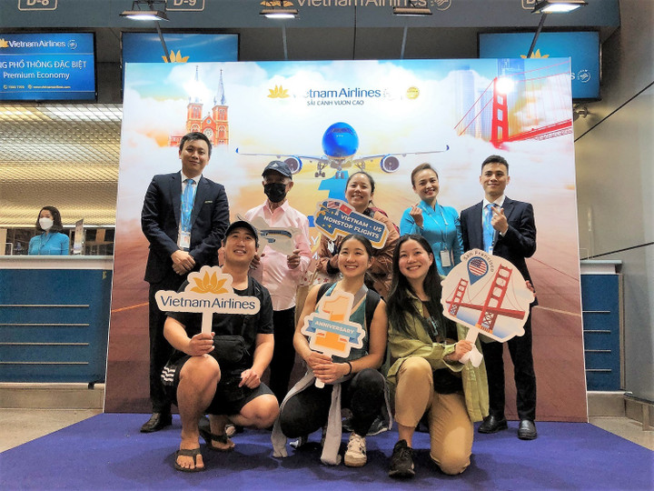Vietnam Airlines kỷ niệm một năm mở đường bay thẳng Việt - Mỹ - 2