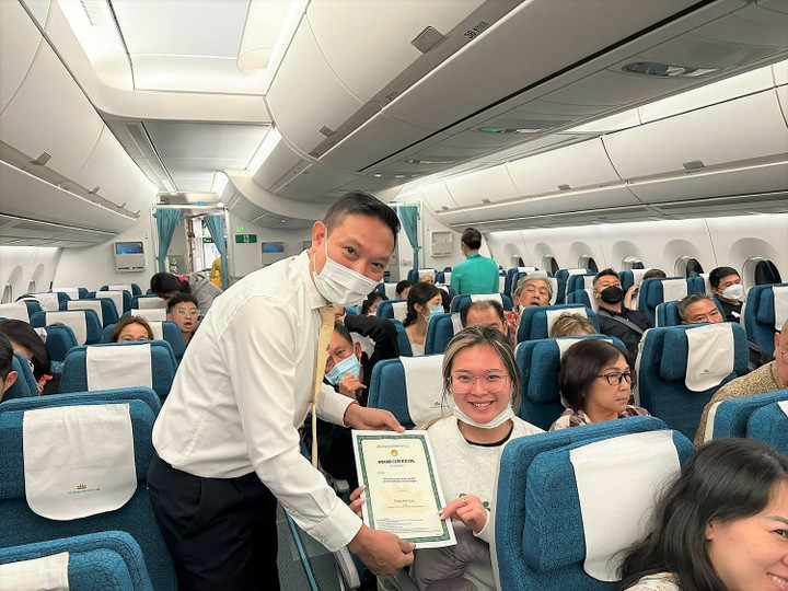 Vietnam Airlines kỷ niệm một năm mở đường bay thẳng Việt - Mỹ - 3