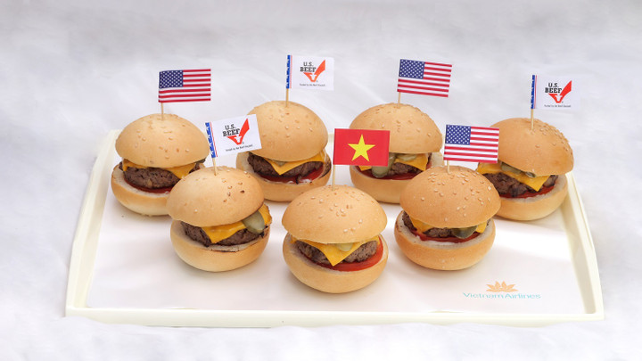 Vietnam Airlines kỷ niệm một năm mở đường bay thẳng Việt - Mỹ - 6