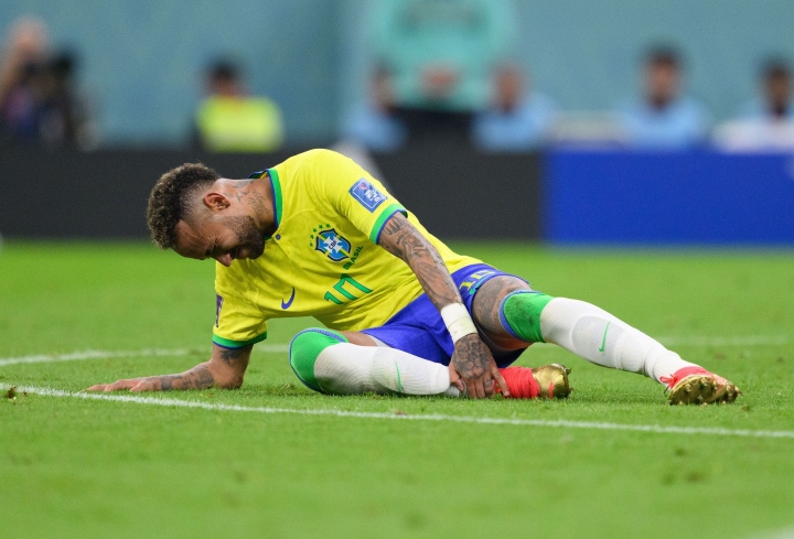 Chùm ảnh Neymar ra mắt PSG: Cuộc đổ bộ của 220 triệu euro