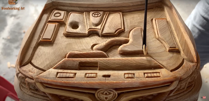 Cận cảnh Toyota Camry bằng gỗ vô cùng tinh xảo của thợ mộc Việt - 4