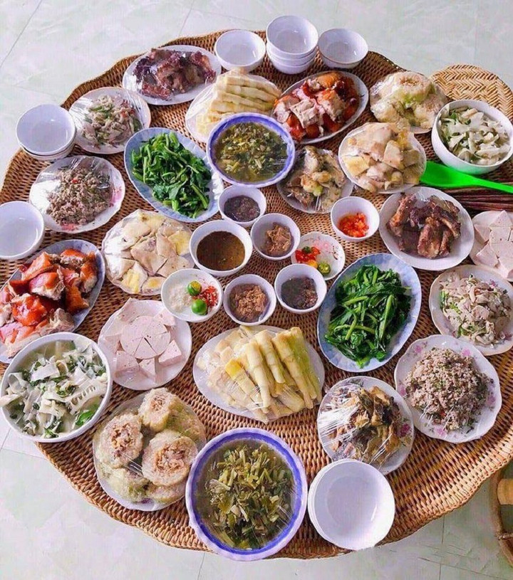 Thử tài tinh mắt: Thứ gì còn thiếu trong mâm cơm? - 1