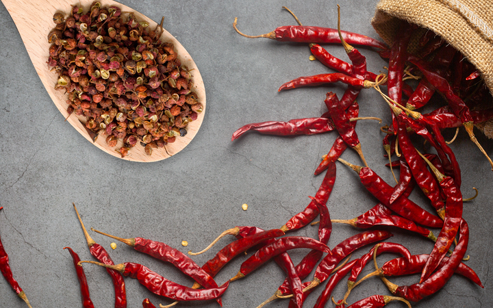 Cách nấu lẩu Tứ Xuyên cay nồng, chuẩn vị ấm bụng ngày đông - 2