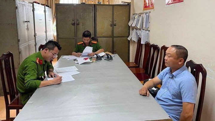 Bắt kẻ trốn truy nã sau 11 năm từ manh mối chiếc ghế massage - 1