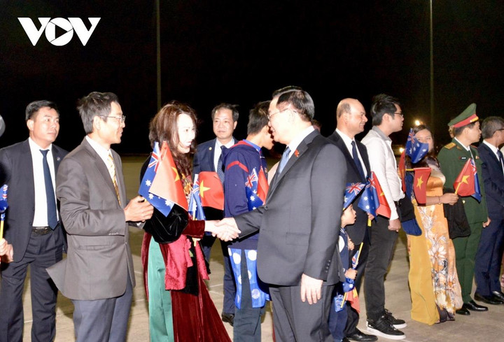 Chủ tịch Quốc hội đến Thủ đô Canberra, bắt đầu chuyến thăm chính thức Australia - 3