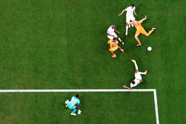 Trực tiếp bóng đá Hà Lan 2-0 Qatar: Hà Lan bị từ chối bàn thắng - 10