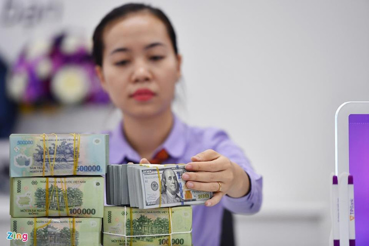 Ngân hàng Nhà nước liên tục hạ giá USD - 1