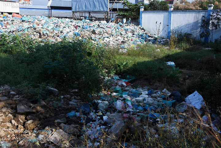 Ga rác lâu năm nằm ngay Quốc lộ 10, người dân 'cửa đóng then cài' vì ô nhiễm - 8