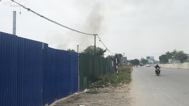 Ga rác lâu năm nằm ngay Quốc lộ 10, người dân 'cửa đóng then cài' vì ô nhiễm - 3