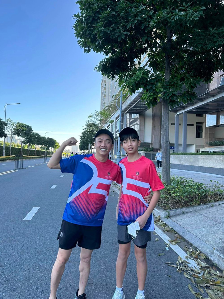 Con trai Hồ Ngọc Hà cao vượt bố dù mới 12 tuổi - 1