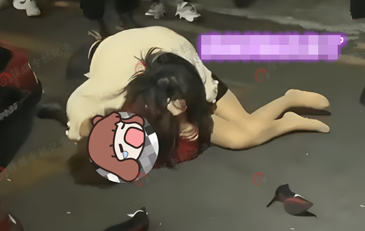 Vợ đánh ghen, phản ứng siêu hèn của gã chồng khiến dân mạng ngán ngẩm