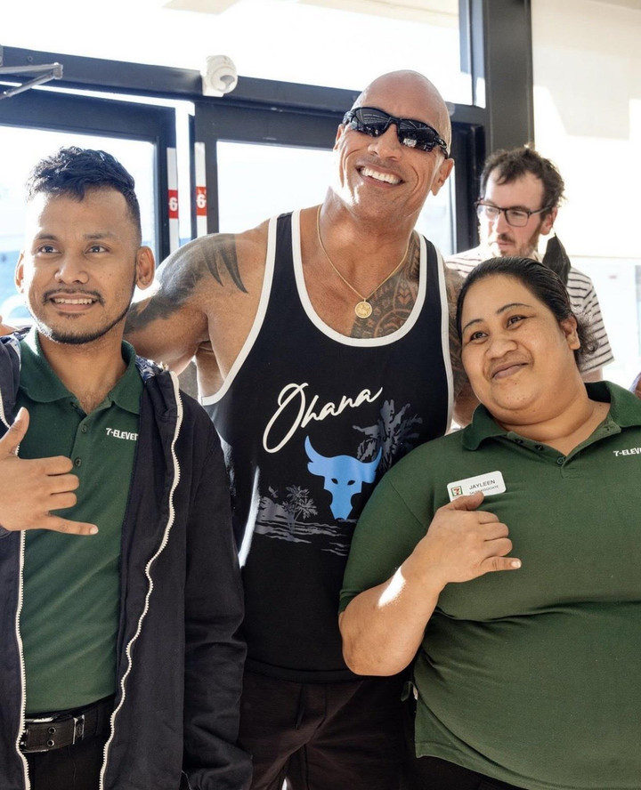 Ăn cắp kẹo nhiều lần thời nghèo khó, tài tử The Rock tự 'chuộc tội' - 3