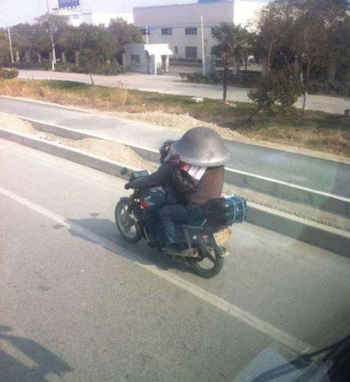 'Từ chối hiểu' các kiểu lái xe không giống ai được dân tình bắt gặp trên đường - 8