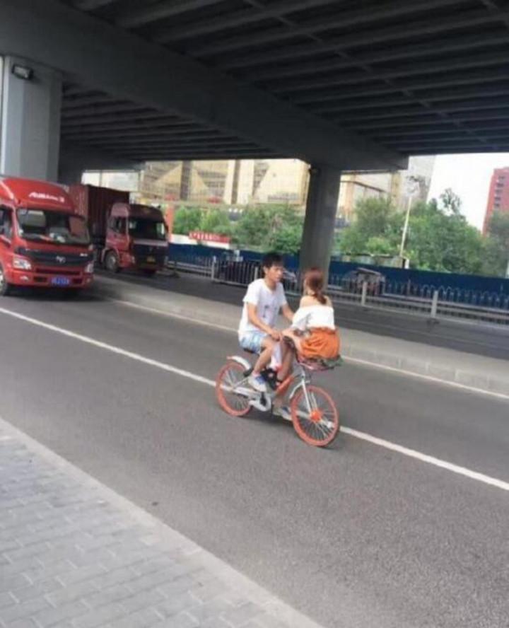 'Từ chối hiểu' các kiểu lái xe không giống ai được dân tình bắt gặp trên đường - 3