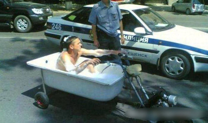 'Từ chối hiểu' các kiểu lái xe không giống ai được dân tình bắt gặp trên đường - 7