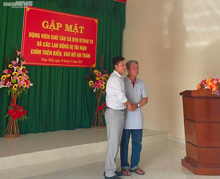 Gặp gỡ, động viên ngư dân và chủ tàu cá ở Bình Thuận gặp nạn trên biển - 1