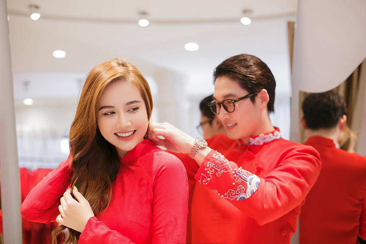 Đình Tú cùng Huyền Lizzie đi thử áo dài cưới - 2