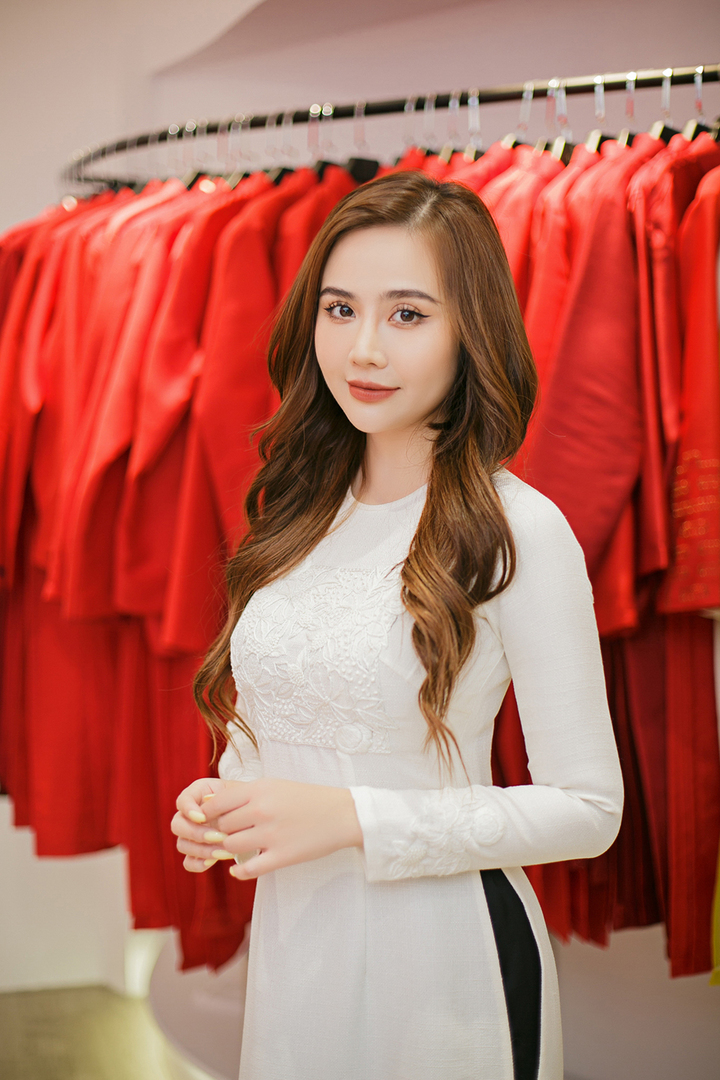 Đình Tú cùng Huyền Lizzie đi thử áo dài cưới - 6