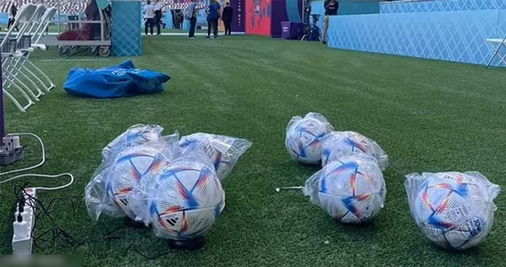Lý do quả bóng World Cup 2022 phải cắm sạc mới dùng được - 1