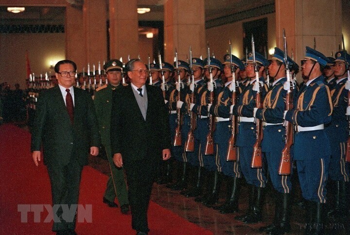 Hình ảnh về các nhà lãnh đạo Việt Nam và ông Giang Trạch Dân - 1