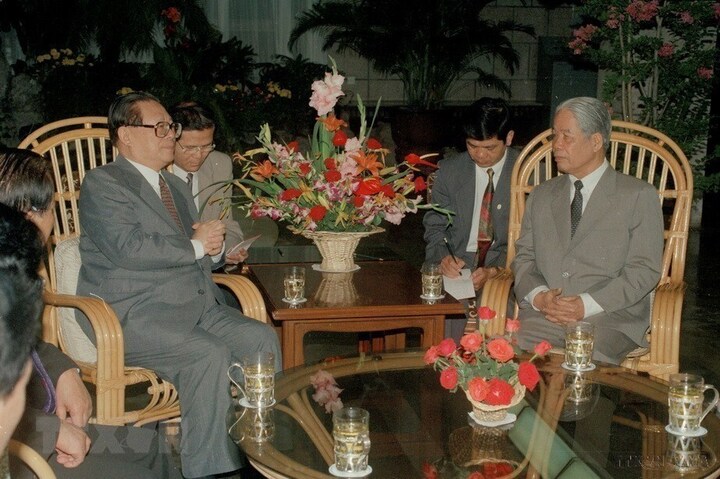 Hình ảnh về các nhà lãnh đạo Việt Nam và ông Giang Trạch Dân - 14