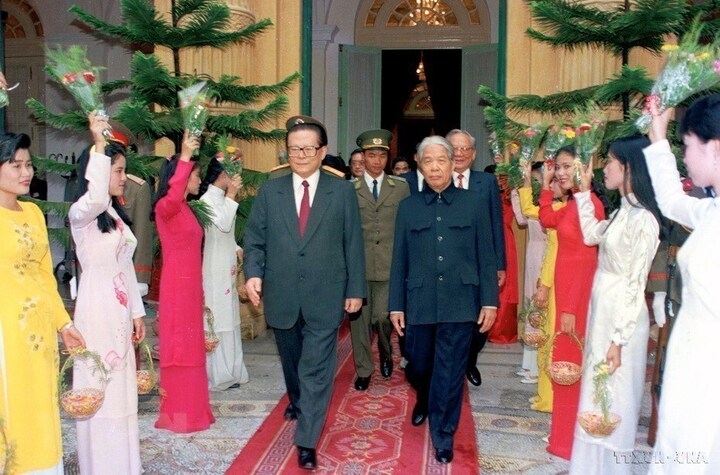 Hình ảnh về các nhà lãnh đạo Việt Nam và ông Giang Trạch Dân - 4
