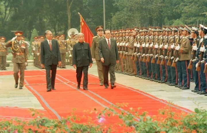 Hình ảnh về các nhà lãnh đạo Việt Nam và ông Giang Trạch Dân - 6