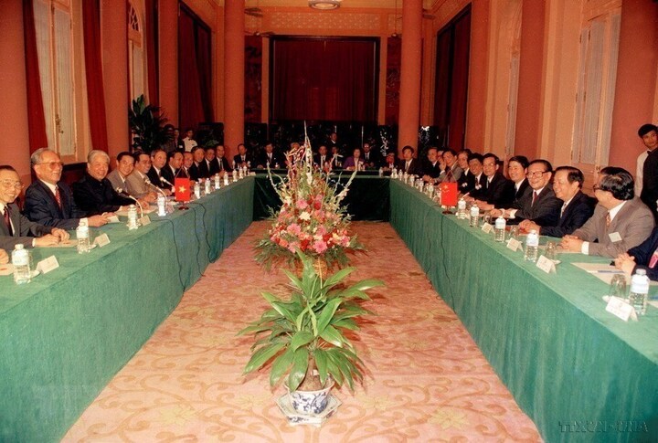 Hình ảnh về các nhà lãnh đạo Việt Nam và ông Giang Trạch Dân - 8