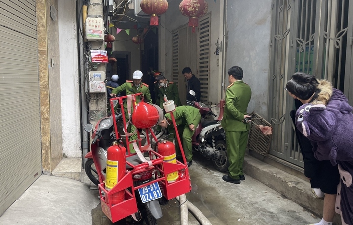 Dùng bếp củi nấu ăn cho 'thú cưng' gây cháy nhà 5 tầng ở Hà Nội - 3