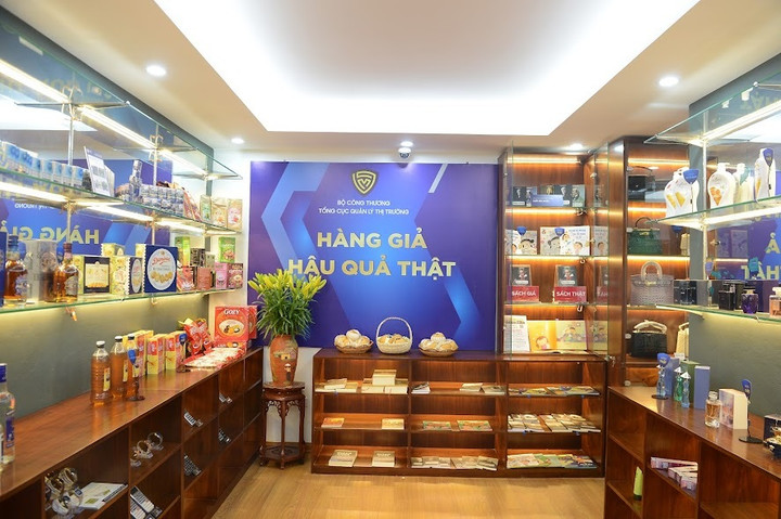 Nhận diện hàng thật, hàng giả trước cao điểm mua sắm Tết 2023 - 1