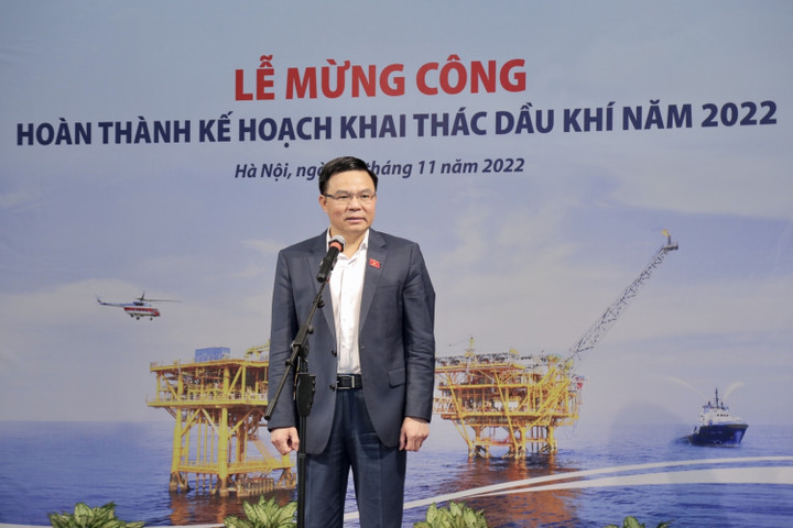 Petrovietnam mừng công hoàn thành sản lượng khai thác dầu khí năm 2022 - 1