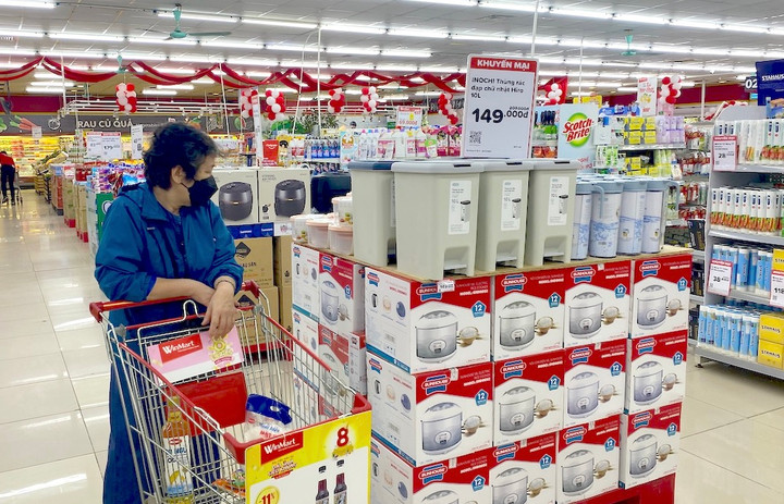 Người tiêu dùng cần làm gì để không cháy túi khi đi siêu thị sắm Tết? - 1