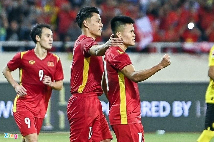 Hùng Dũng nhường phạt đền cho Tuấn Hải ở trận thắng Dortmund - 1