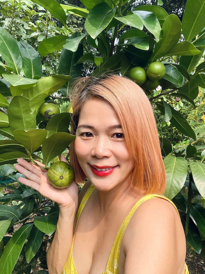 Sao Việt 4/12: Lệ Quyên diện váy gợi cảm, 'dính như sam' với Lâm Bảo Châu - 4