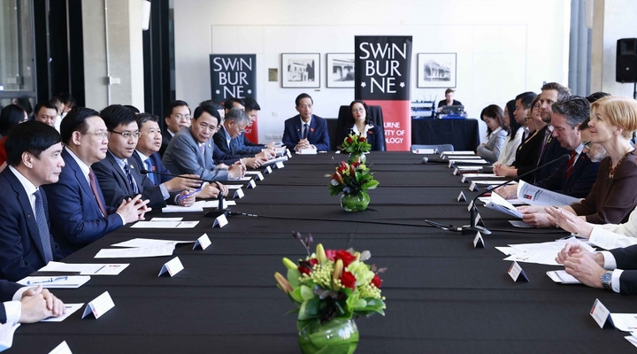 Chủ tịch Quốc hội thăm Đại học Swinburne và du học sinh Việt tại Úc - 3