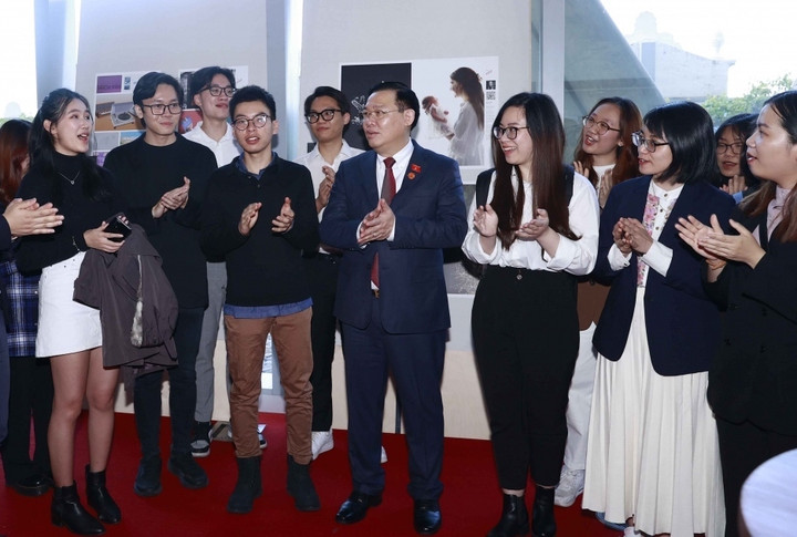 Chủ tịch Quốc hội thăm Đại học Swinburne và du học sinh Việt tại Úc - 2