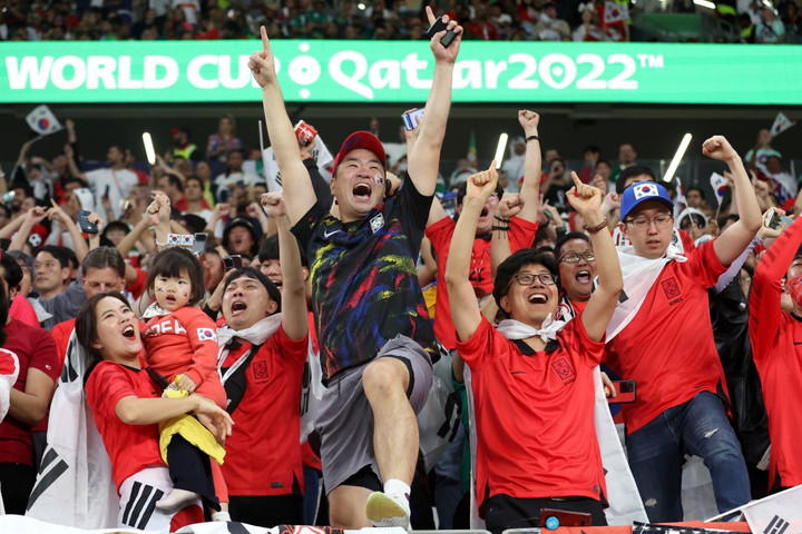 Hàn Quốc tạo kỳ tích ở World Cup, truyền thông hân hoan ngợi ca 'phép màu Doha' - 1