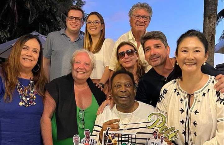 Bị đồn chuyển đến khu chăm sóc cuối đời, 'Vua bóng đá' Pele lên tiếng - 2