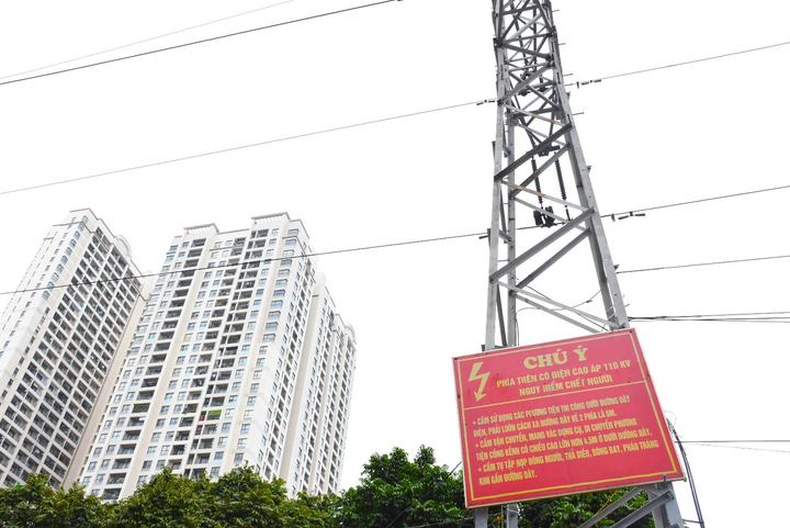 EVNHANOI bảo vệ an toàn hành lang lưới điện phục vụ phát triển kinh tế, xã hội - 1