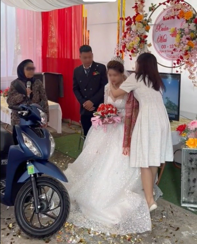 Xúc động bà nội tích cóp tiền tặng xe, vàng cho cháu gái mồ côi làm của hồi môn - 3