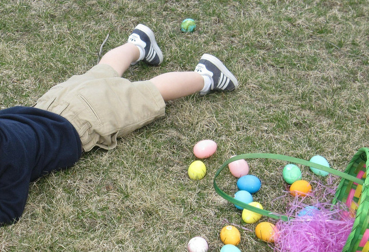 Thấy con bước đi như vịt, bố mẹ buồn cười, không ngờ đó là dấu hiệu bệnh nan y - 1