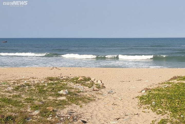 Quảng Nam: Thi thể người đàn ông trôi dạt vào bờ biển - 1