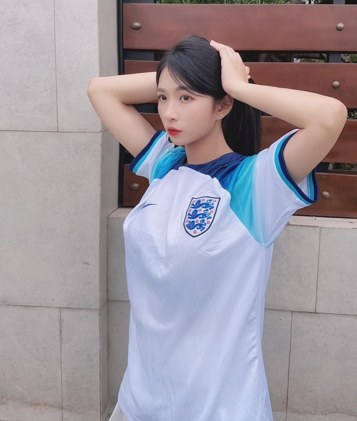 Mỹ nữ Nóng cùng World Cup mê Chelsea, xem tuyển Anh không sót trận nào - 6