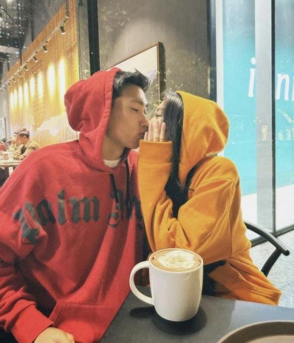 Đoàn Văn Hậu 'khóa môi' Doãn Hải My: Cặp đôi vàng của làng bóng đá Việt Nam - 1