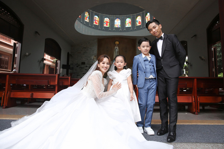 Phan Hiển: Tôi thuyết phục Khánh Thi hát trong đám cưới nhưng cô ấy sợ sẽ khóc - 2