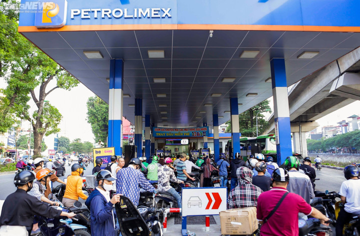 Chuyên gia: Thu thuế môi trường xăng dầu không có lợi cho người dân, DN - 2